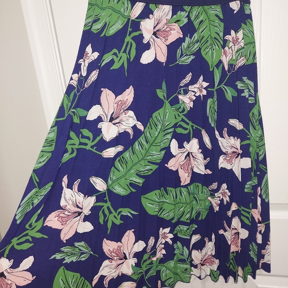 Skirt - Picture 2 of 7